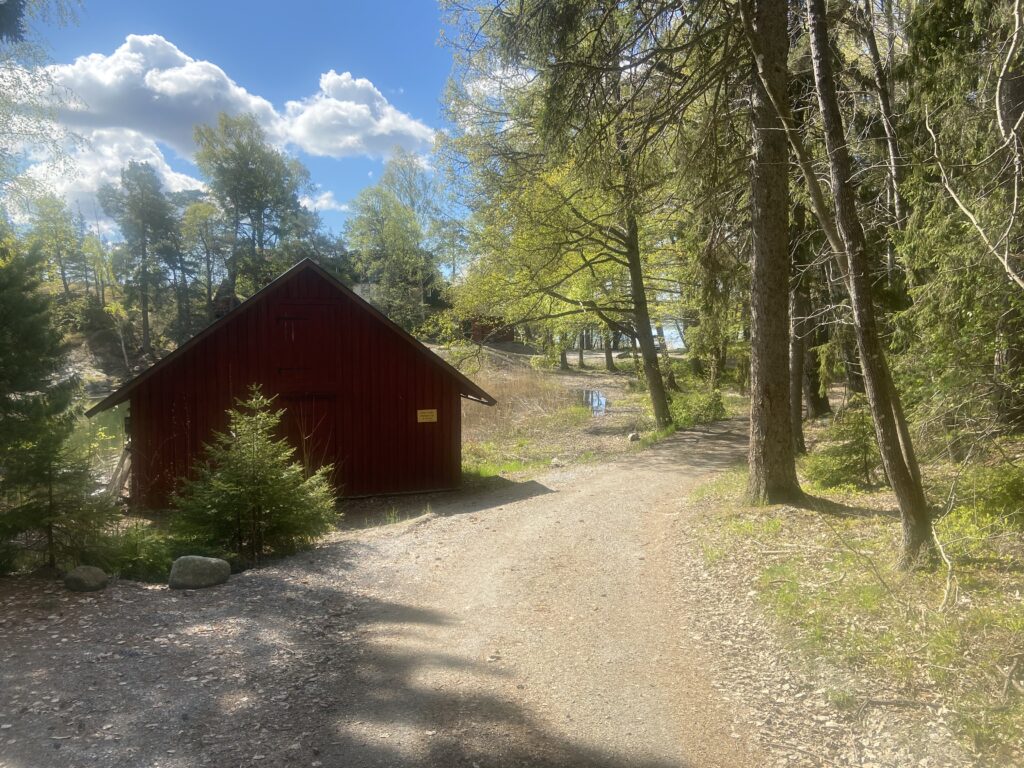 Båthus och tomt på Skatboet